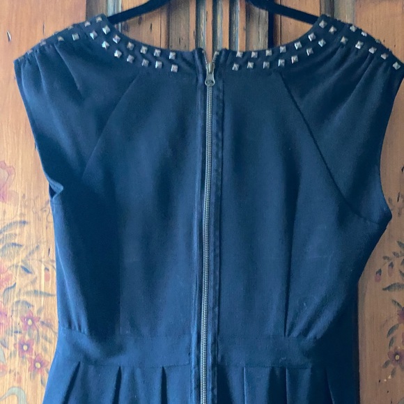 LBD w/Hardware - Picture 4 of 6